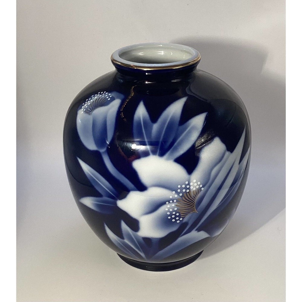 Japanese Porcelain Fukagaw Cobalt Blue Vase w/White Flowers & Gold Lines